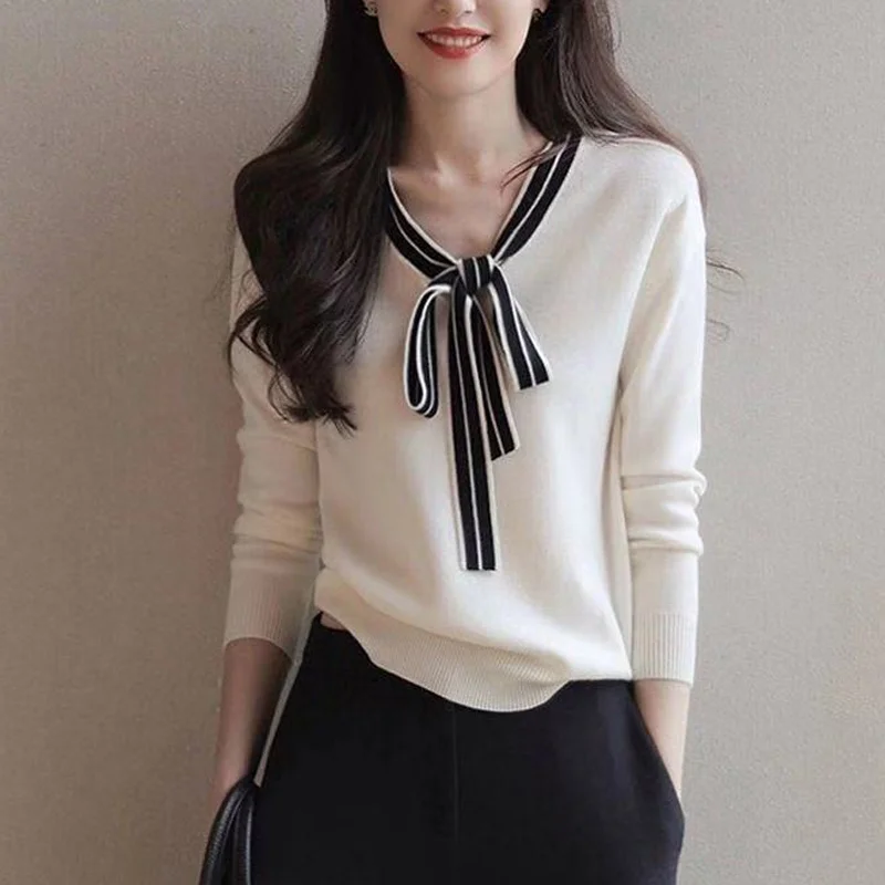 

Женский белый свитер с лентами и бантом, Осень-зима