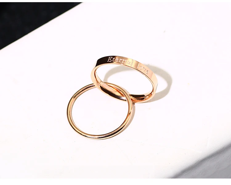 Женское кольцо с двойной петлей из титановой стали цвета розового золота |