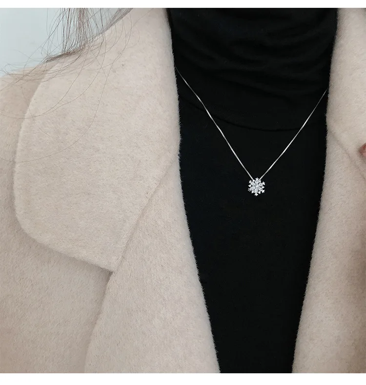 

Flash Cubic Zircon Snowflake Pendant Necklace Fashion Clavicle Chain Rose Gold Silver Color Necklace For Women