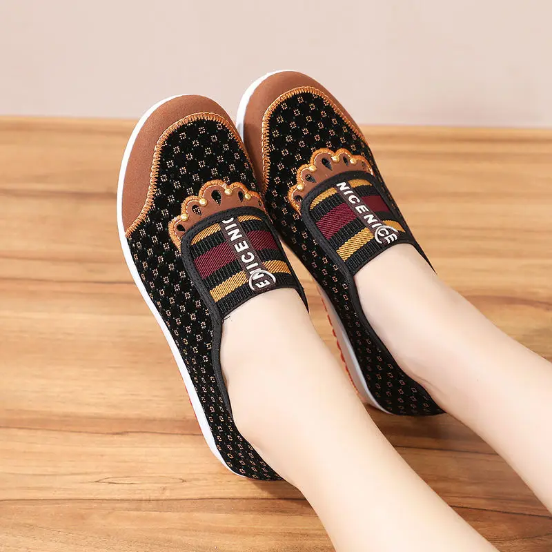 

Spring and Autumn New Old Beijing Cloth Shoes Women's Soft Bottom Non-Slip Middle-Aged and Elderly Leisure Cloth Shoes Slip-on