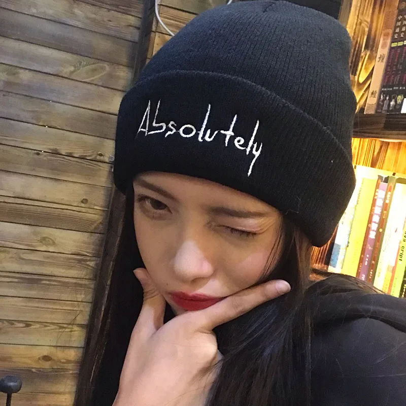 Вязаная шапка с вышитыми буквами зимняя женская короткие мужские шапки манжеты