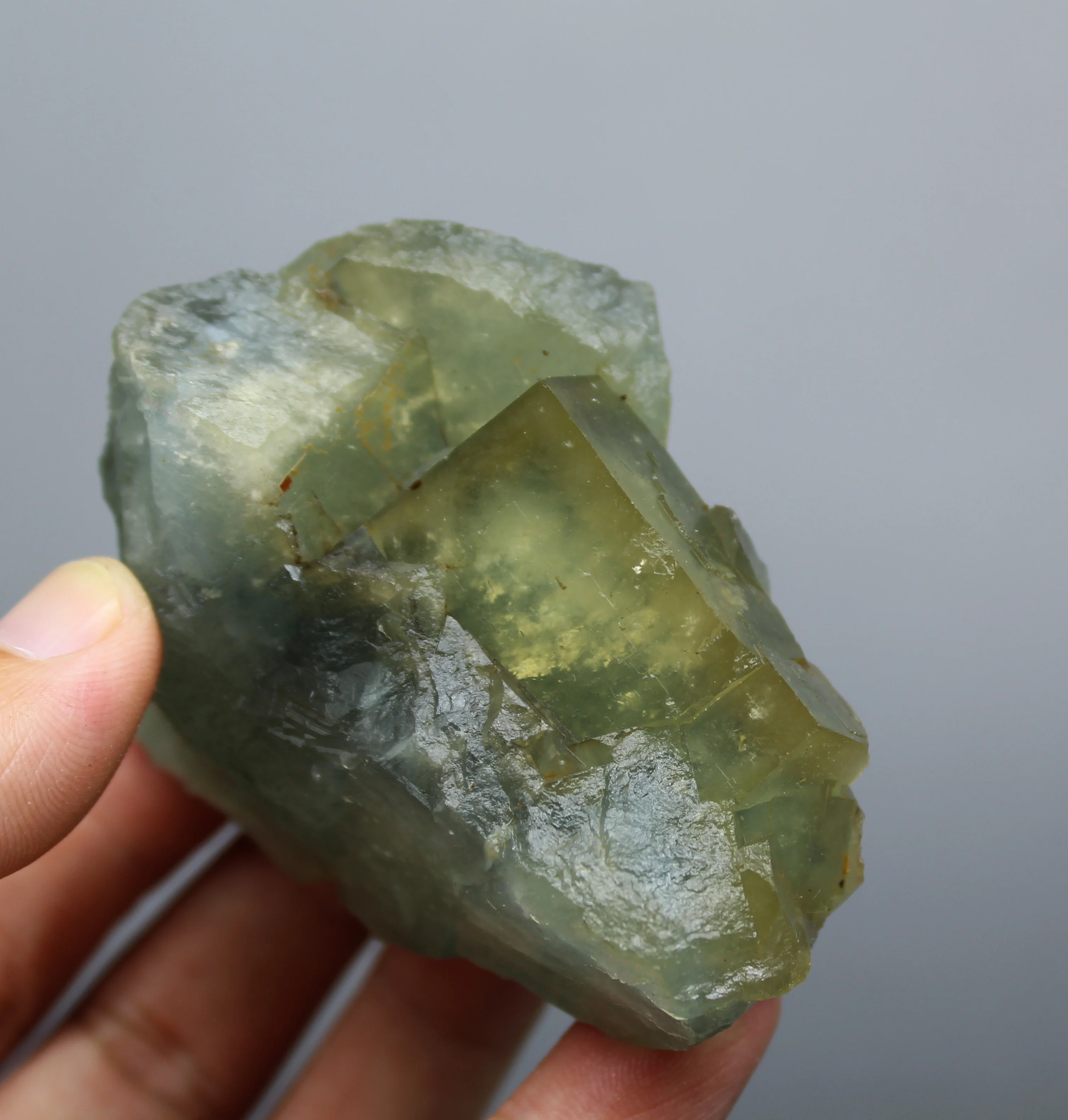 Большая редкость! 245 г натуральный синий сердечко Желтый флюорит кластер