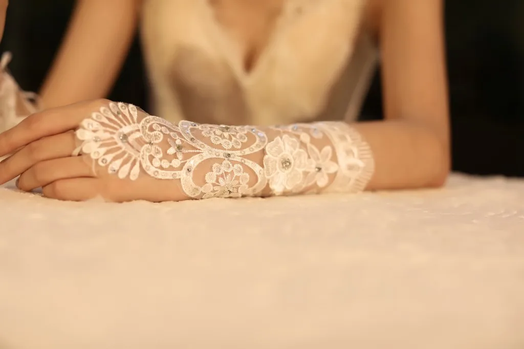 Длинные кружевные свадебные перчатки для женщин вечерние банкетные невесты 2019