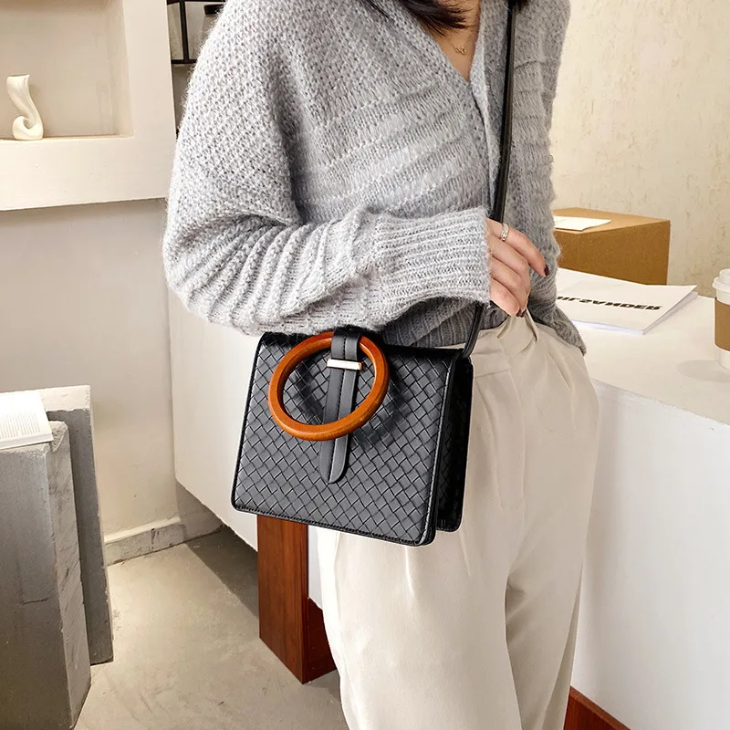 

Бутик рекомендовано тканая сумка 2021 Новая повседневная Ретро простая деревянная ручка портативная Диагональная Сумка через плечо