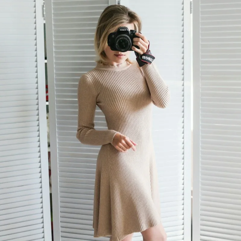 Женское трикотажное платье-свитер с длинным рукавом и асимметричным подолом |