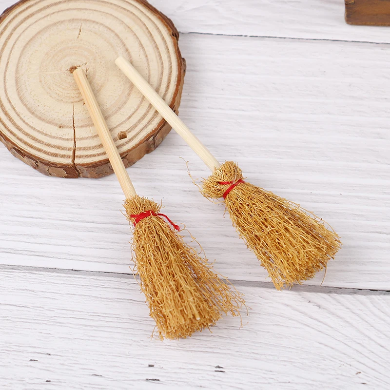 

2Pcs Mini Witch Broom Halloween Hanging Decorations Wood Straw Brooms Costume Props Halloween Party Decor Dollhouse Accessories