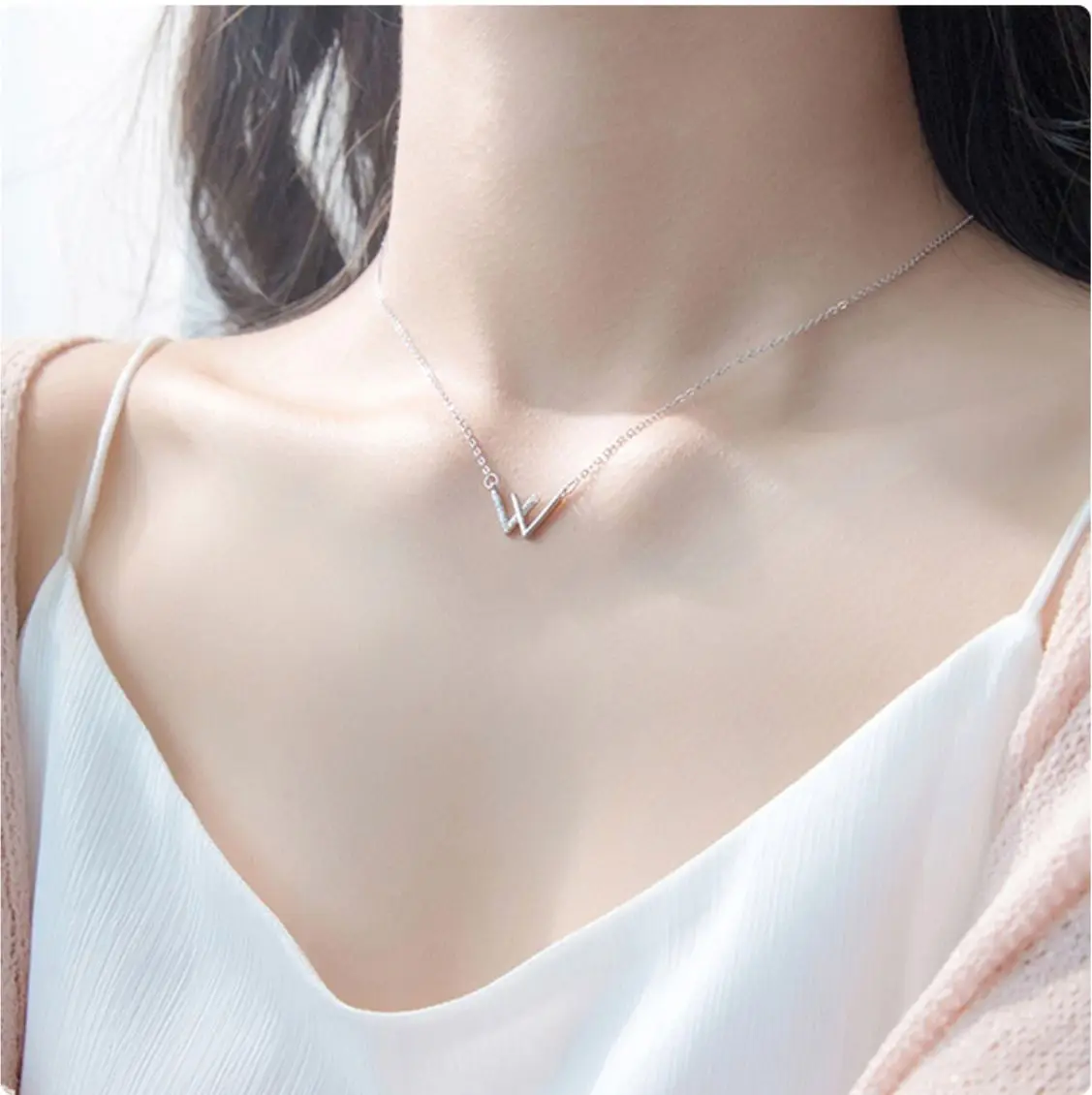 

Letter W Necklace Female Simple Personality Pendant Exquisite Small Net Red Hot Korean Short Clavicle Chain Pendant