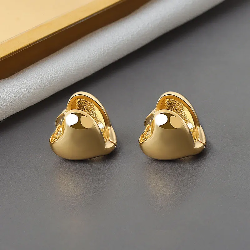 

2020 Fashion Vintage Geometric Heart Shape Metal Gold Silver Color Stud Earrings for Women Minimalist Jewelry