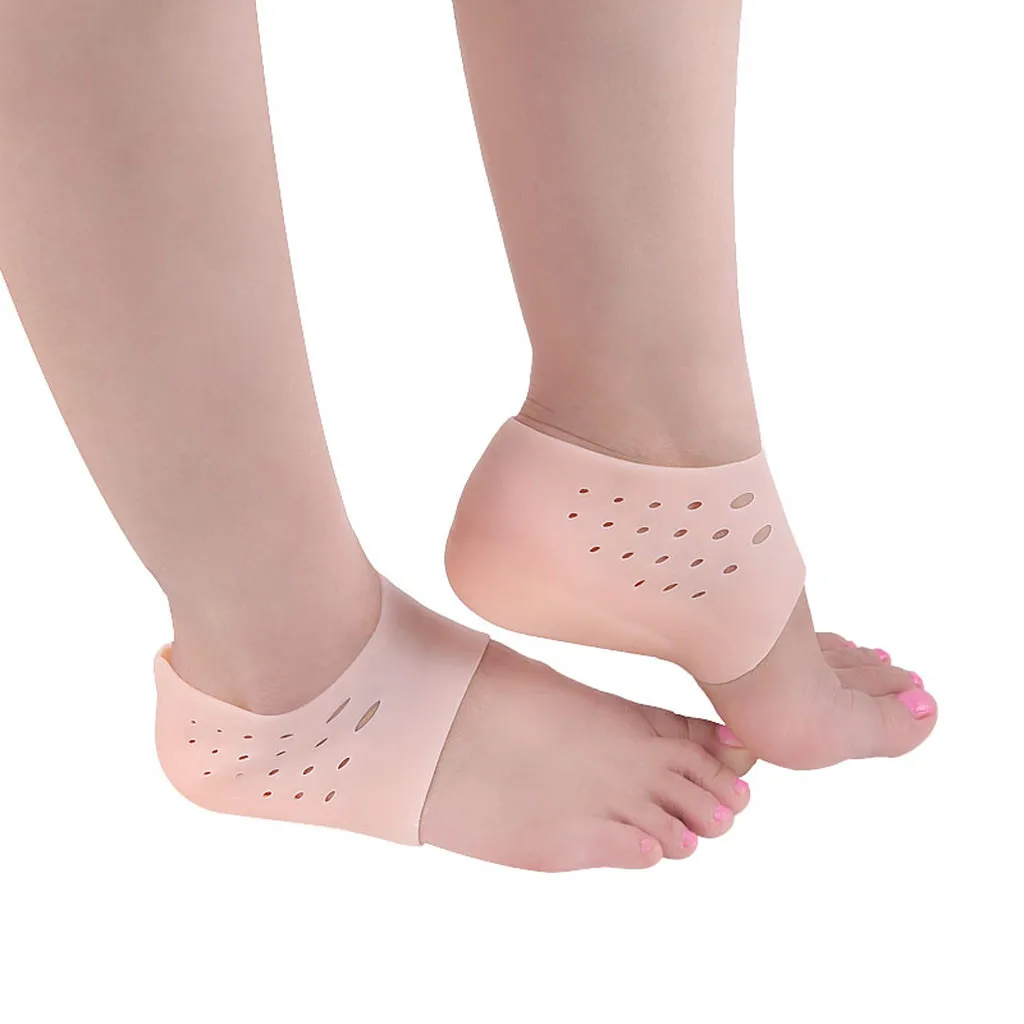 Мягкие силиконовые вставки для пяток предотвращают высыхание кожи от пилинга