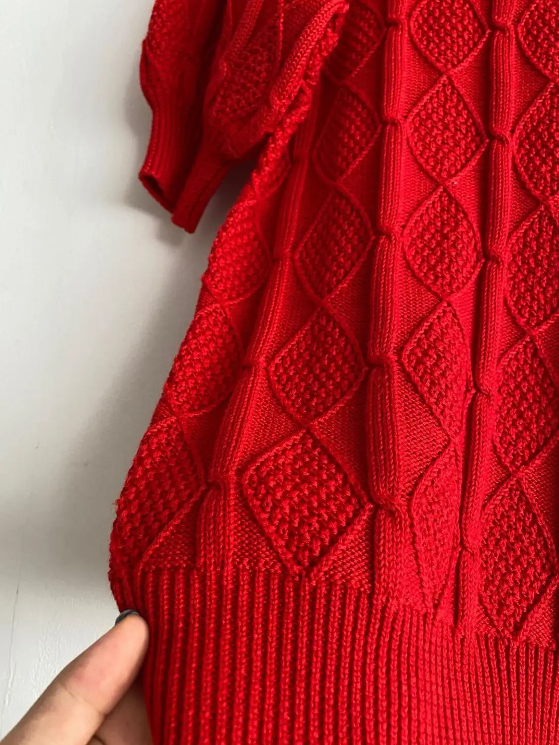 

2020 Early Autumn Women Knitted Sweater Lady diamond Plaid Red Short puff sleeve pullover Top Female Bottoming Knitwear Fashion
