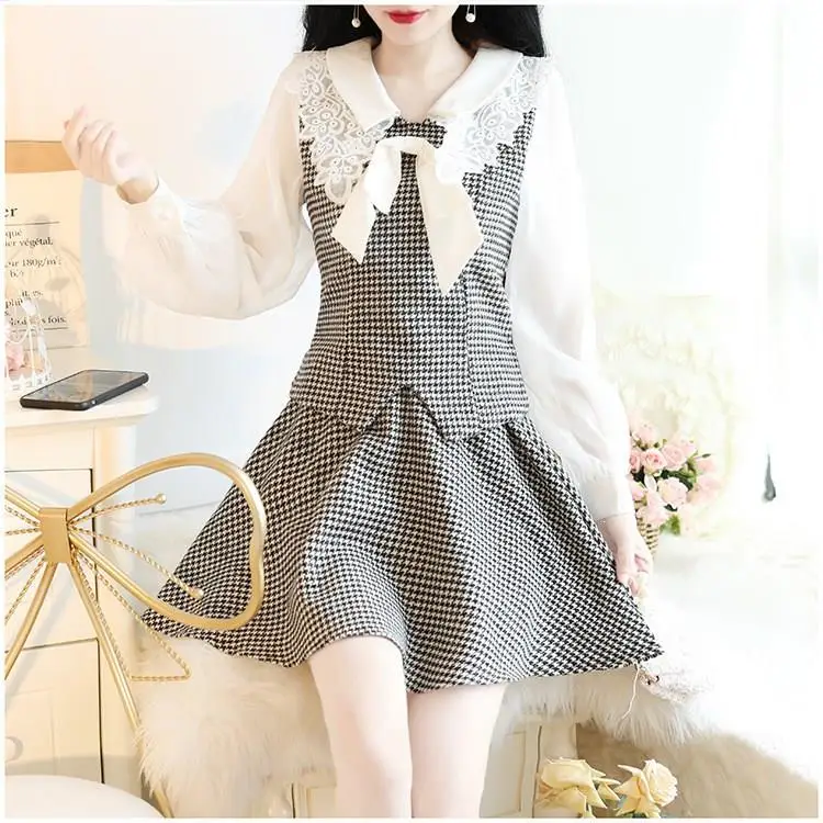 Элегантное платье с длинными рукавами и леггинсы кружевными бантиками на