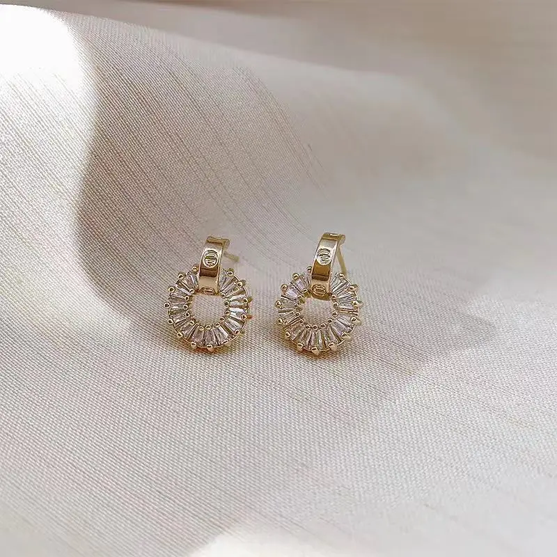 

Stylish Compact Delicacy Circular Ring Zircon Earring Party Gift Wedding Banquet WOMEN'S Jewelry Earrings 2021