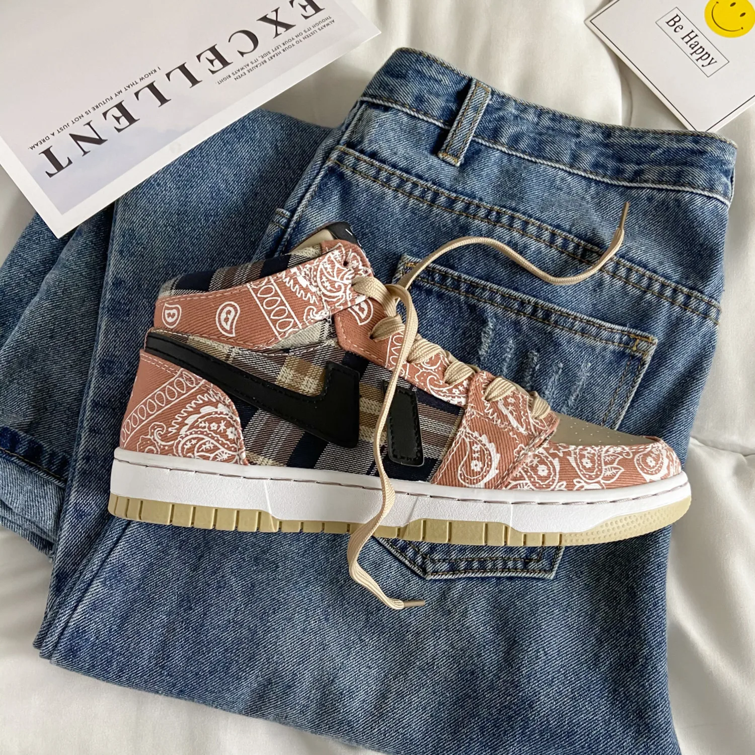 

2021 Men Hot Style New Leisure Shoes Breathable Comfortable Sneakers Lace Up Joker Simple High Gang Cashew Flowers Board Shoes