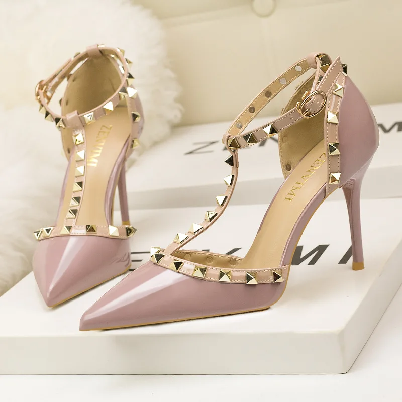 

2021 New 9CM Pumps sexy club thin heel shows thin high heel shallow mouth head rivet hollows word to take women's single shoe