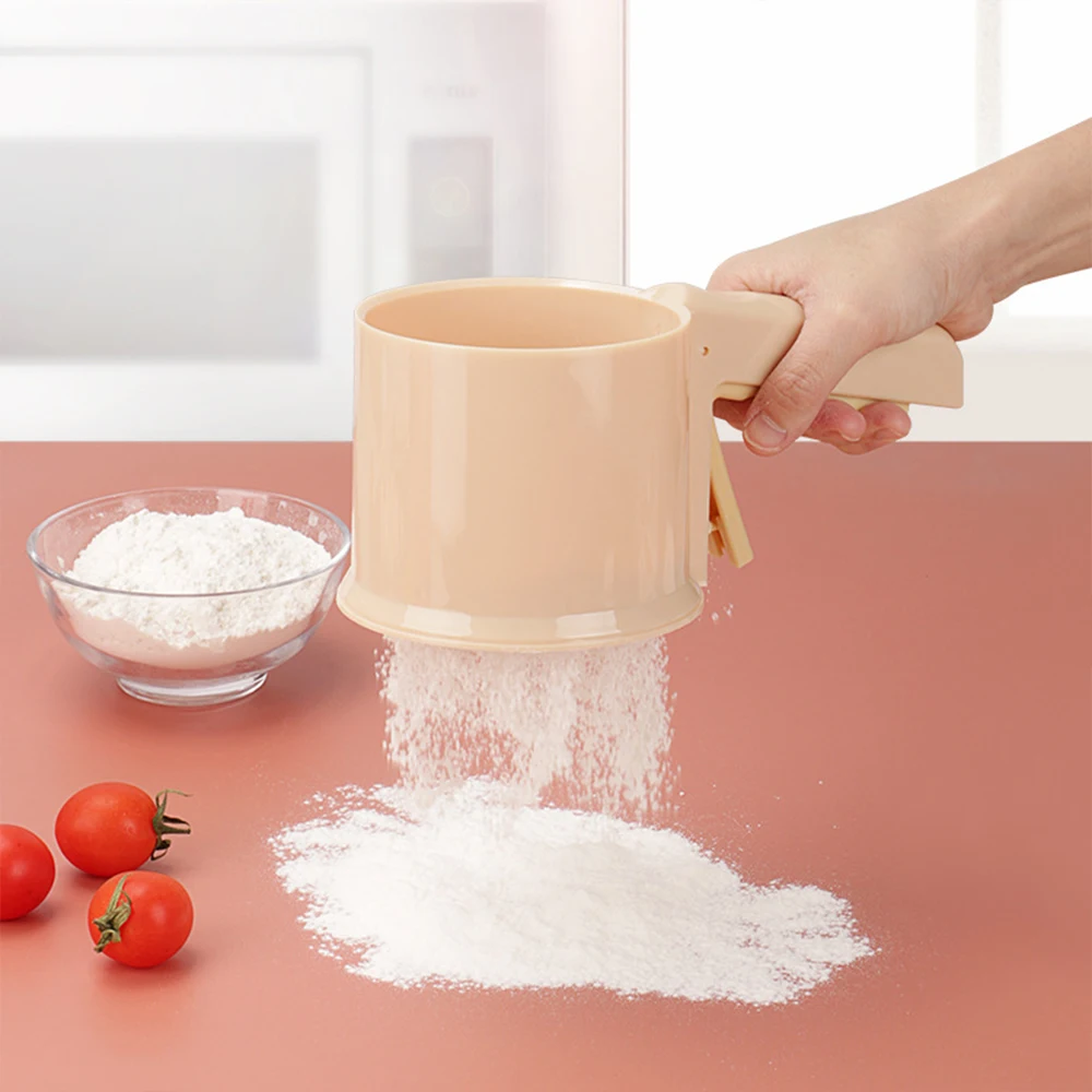 

Hand-held flour sieve Flour fine mesh sieve Flour filter Baking sieve cup Baking supplies Tools with lid Cooking sieve tools