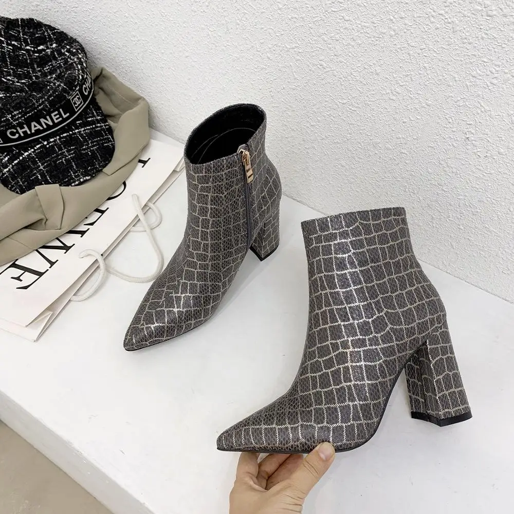 Женские ботинки модная женская обувь со змеиным принтом ботильоны из