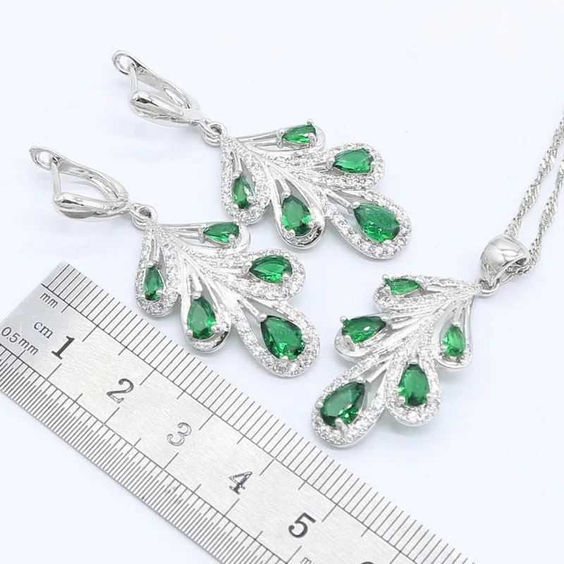 Женский ювелирный костюм серебряного цвета с зеленым цирконом белым кристаллом