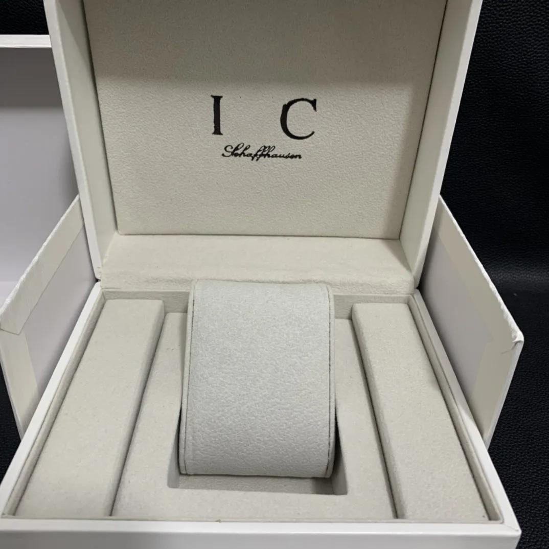 

High-quality branded watch box 01