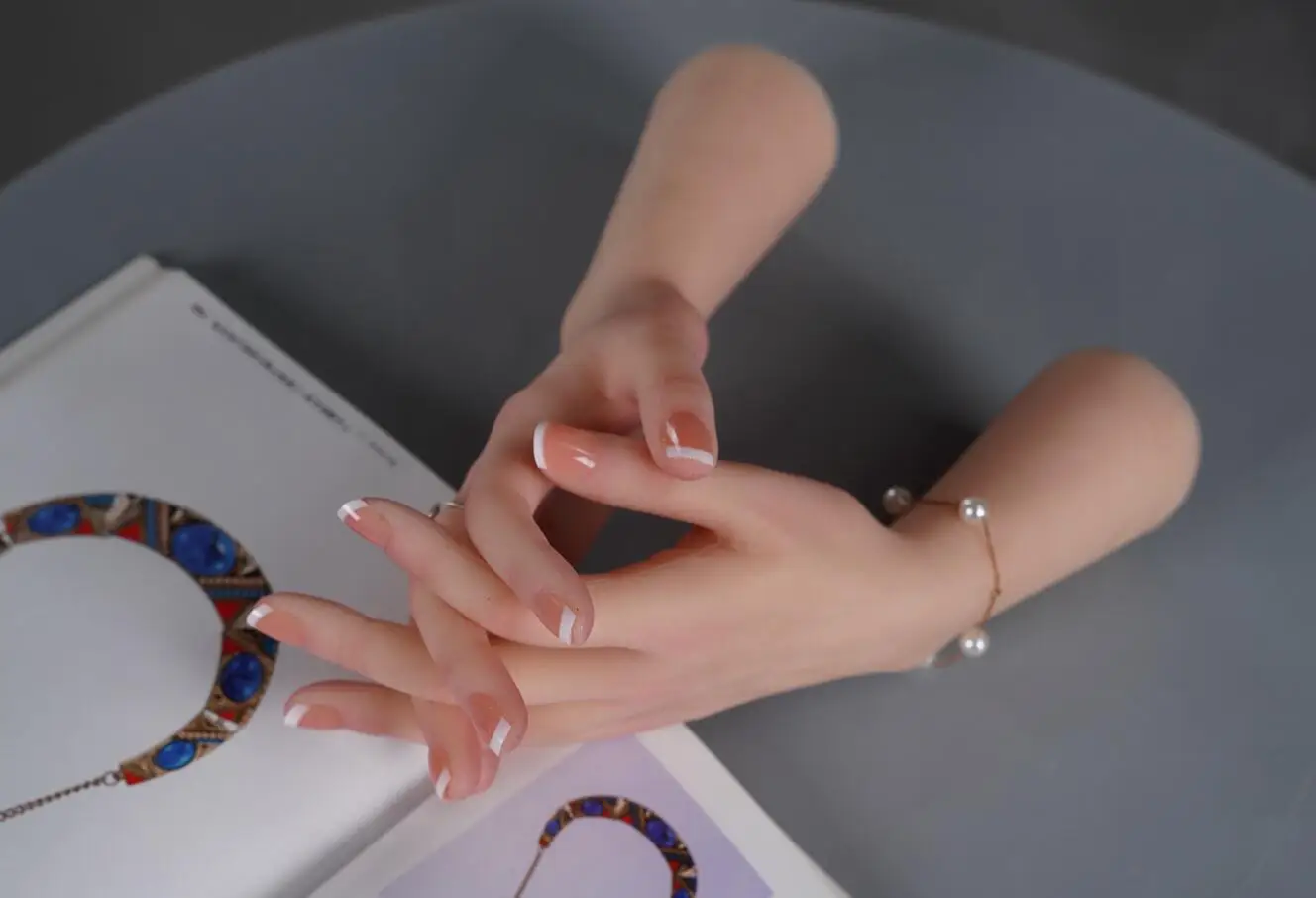

High Simulation Silicone TPE Material Realistic Female Hand Model For Nail Art Finger Bendable Mannequin Display Jewelry Props