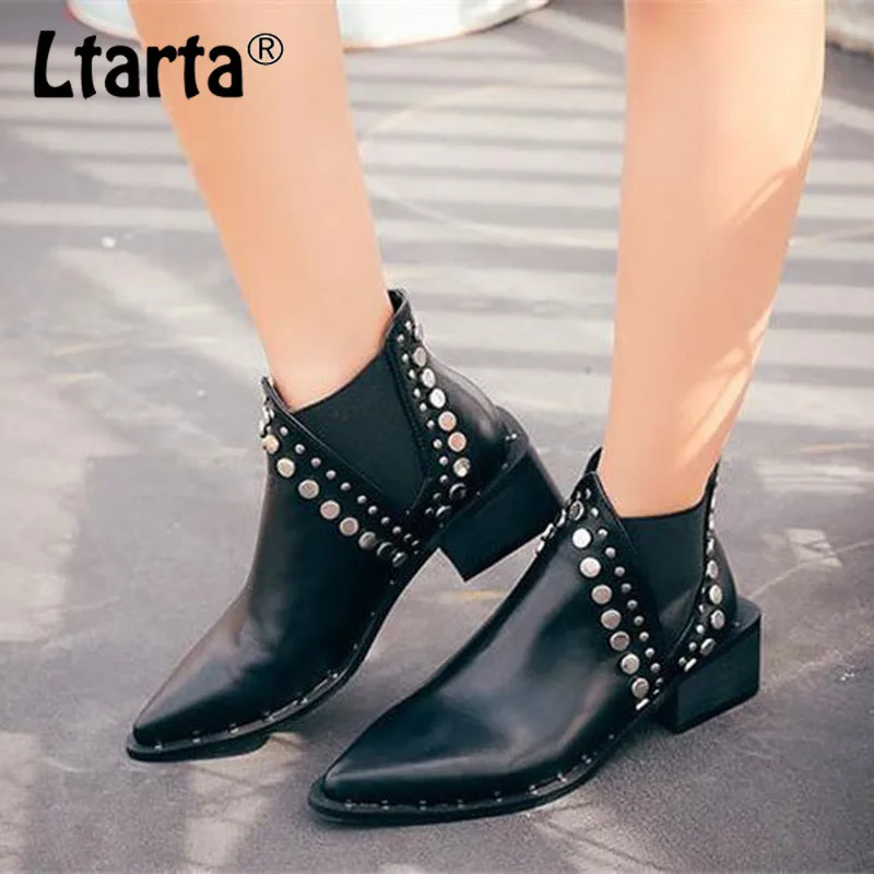Женские ботильоны с заклепками LTARTA Черные из искусственной кожи острым носком