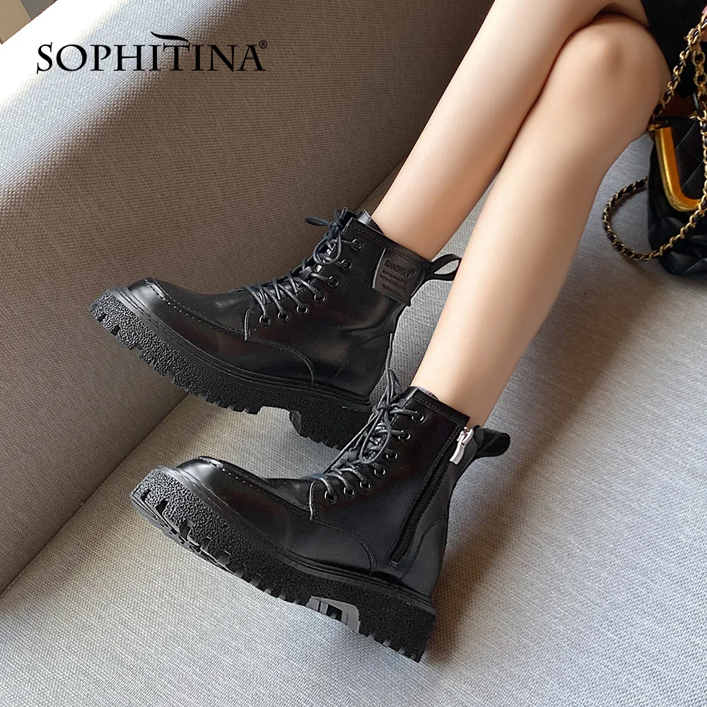 Jual Sepatu Bot Wanita Populer SOPHITINA Sepatu Renda Silang Kulit Lembut Jahit Ujung Bulat Sepatu Bot Pergelangan Kaki Datar Hangat Musim Semi/Musim Gugur Mewah Pendek WO923