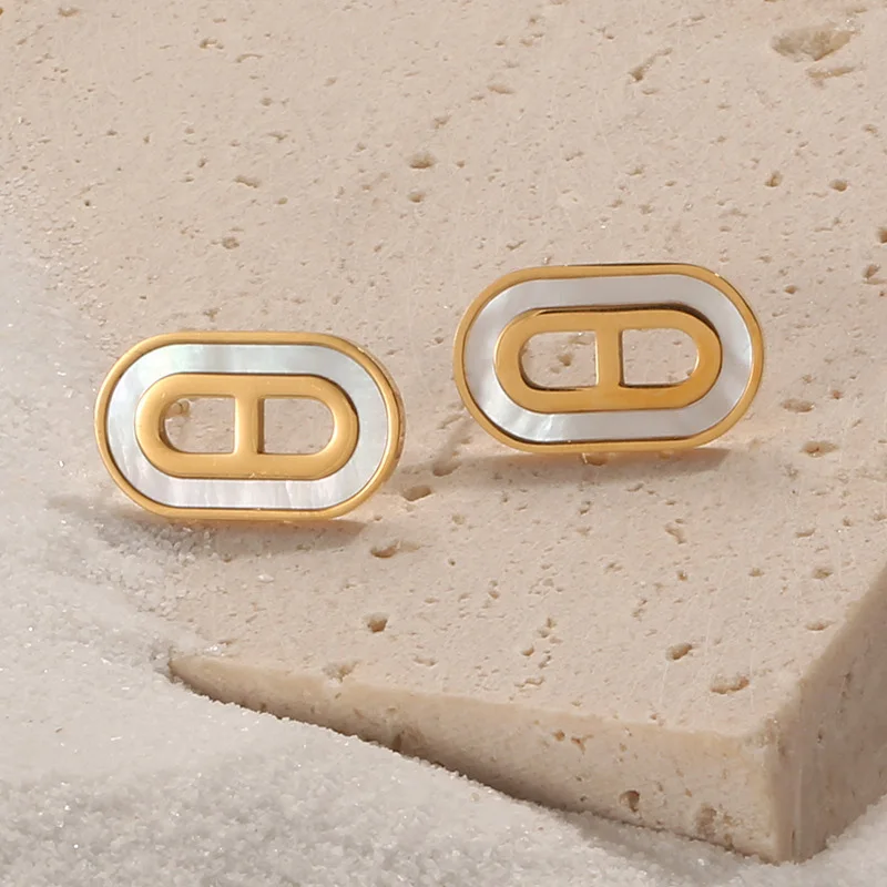 

Japan And South Korea Pig Nose Natural Shell Earrings Female Retro Wild Hollow Brass Literary Light Luxury Baroque Jewelry