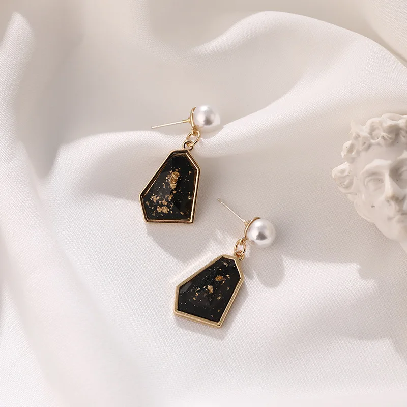 

S925 Silver Needle Sweet Pearl Earrings Female French Retro Palace Style Geometric Irregular Gold Foil Paper Earrings Earrings