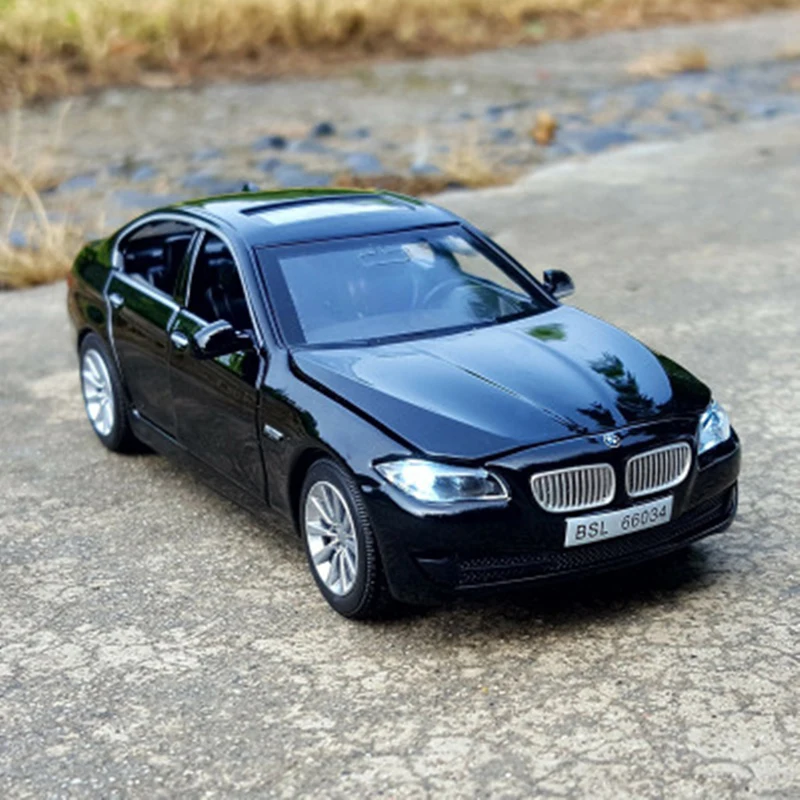 Модель автомобиля из сплава 1:32 BMW 535i модель игрушечного с литыми линиями