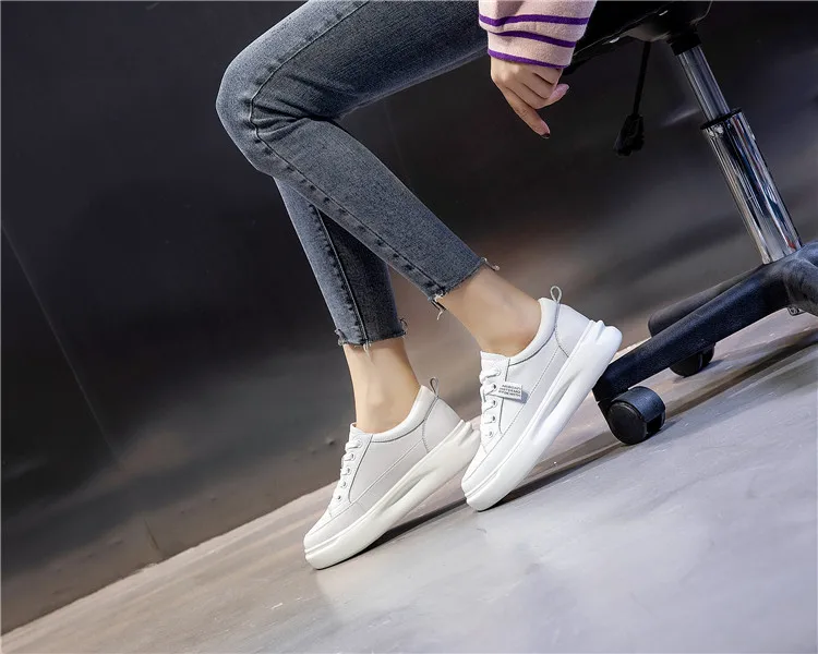

Big Size Women Sneakers Casual Breathable Sports Shoe Autumn Leather Light White Sneaker Female Platform Vulcanized Shoes