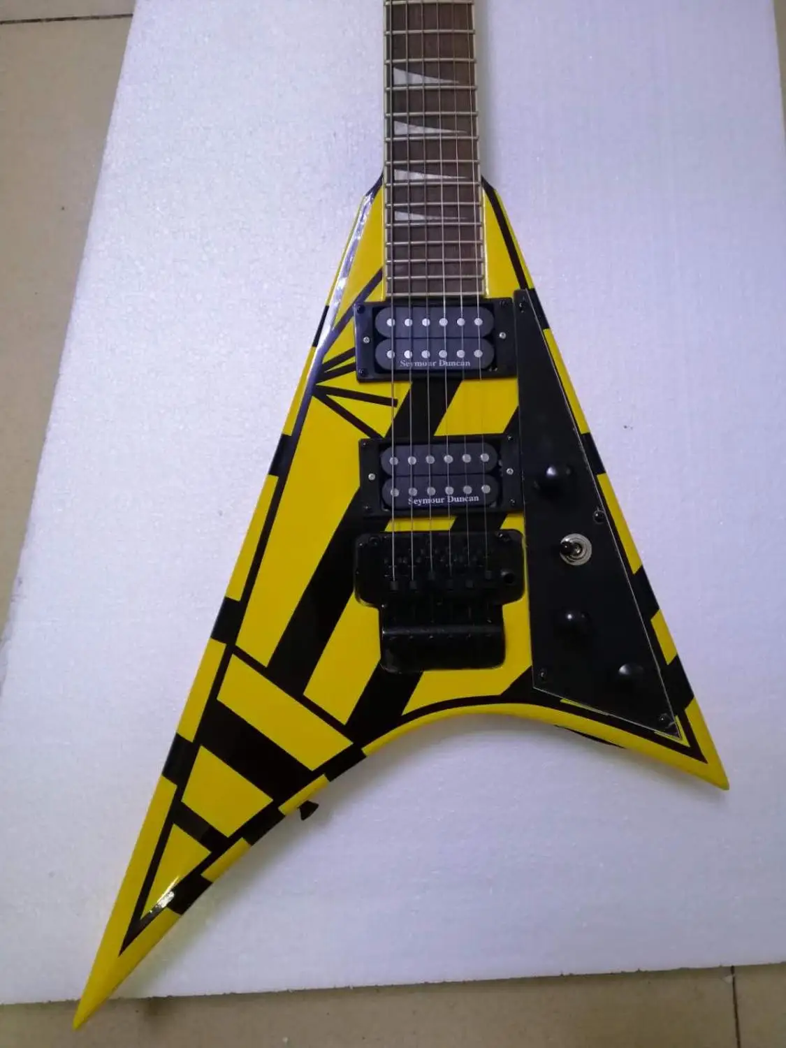 Бесплатная доставка электрогитара серий 6 желтое корпус черная фурнитура можно