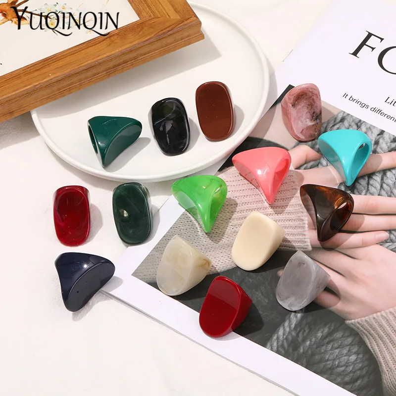 Кольцо обручальное из смолы для женщин большое акриловое черное винтажное