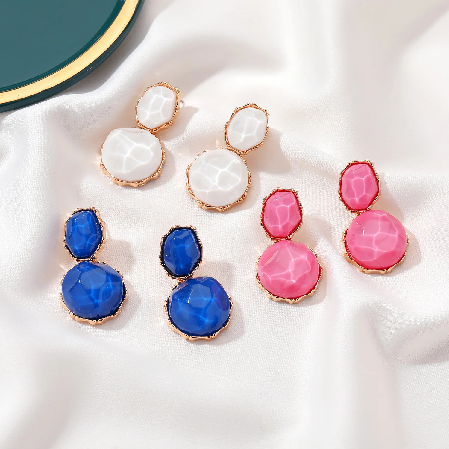 

Fashion Statement Acrylic Earrings Geometric Gold Round Earrings for Women Hanging Earrings Modern Female Earrings Jewelry Gifts