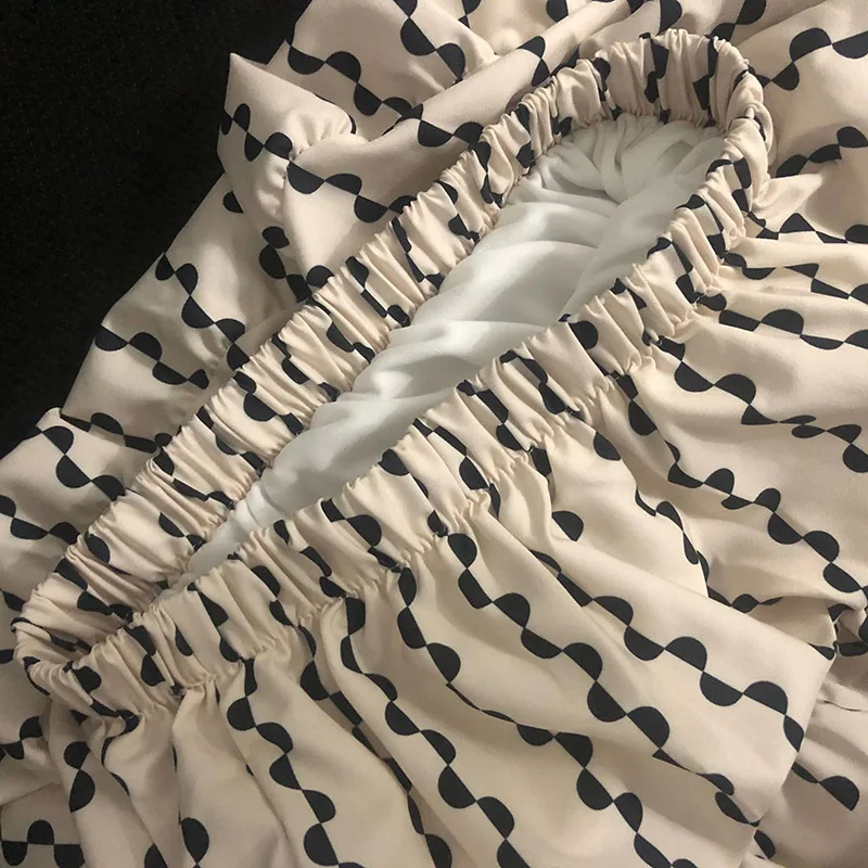 

Woman Stitching Retro Polka Dot Print Wave Pattern High Waist Long Cake Skirt
