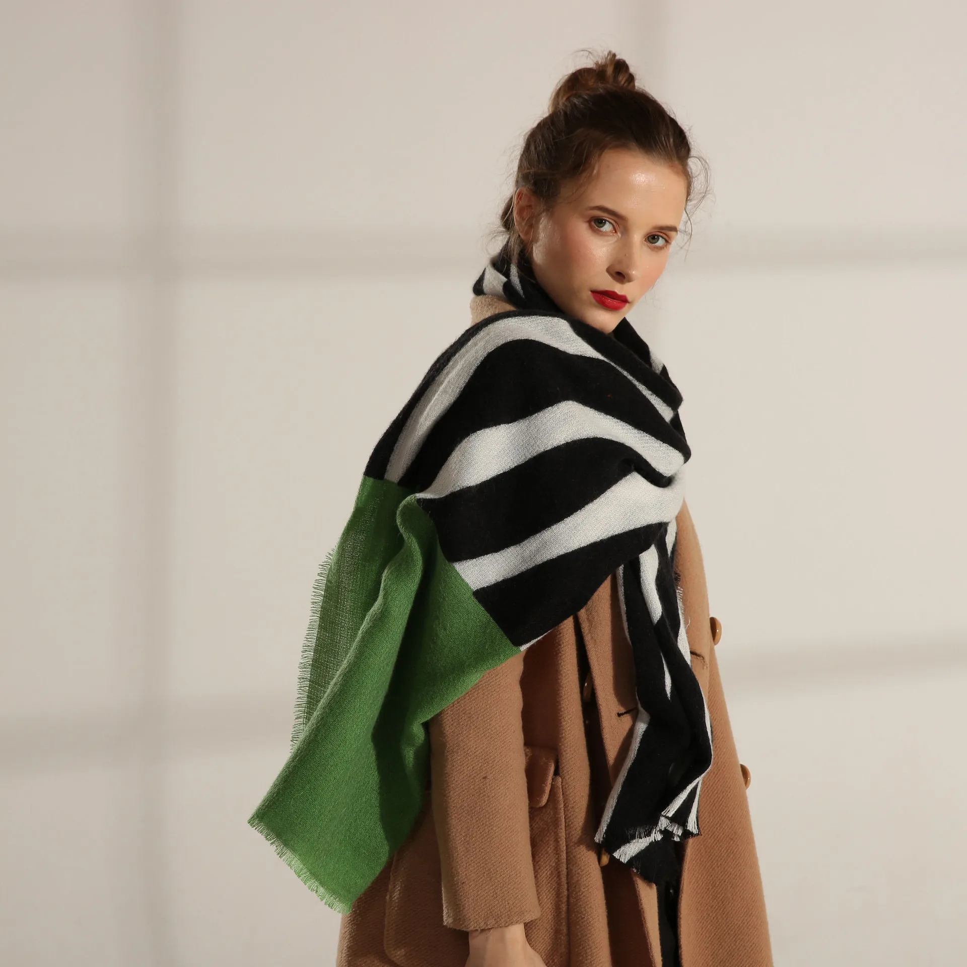 Новая Женская мода печатных PU искусственного меха теплые с отложным воротником