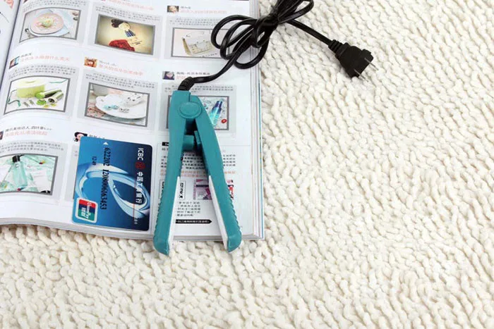 Мини утюжок для выпрямления волос керамический переносной розовый выпрямитель