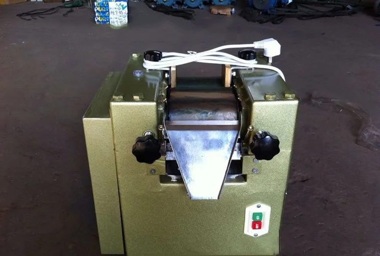 Трехвальная шлифовальная мельница для лабораторных применений ролик 125 мм 5 кг/ч