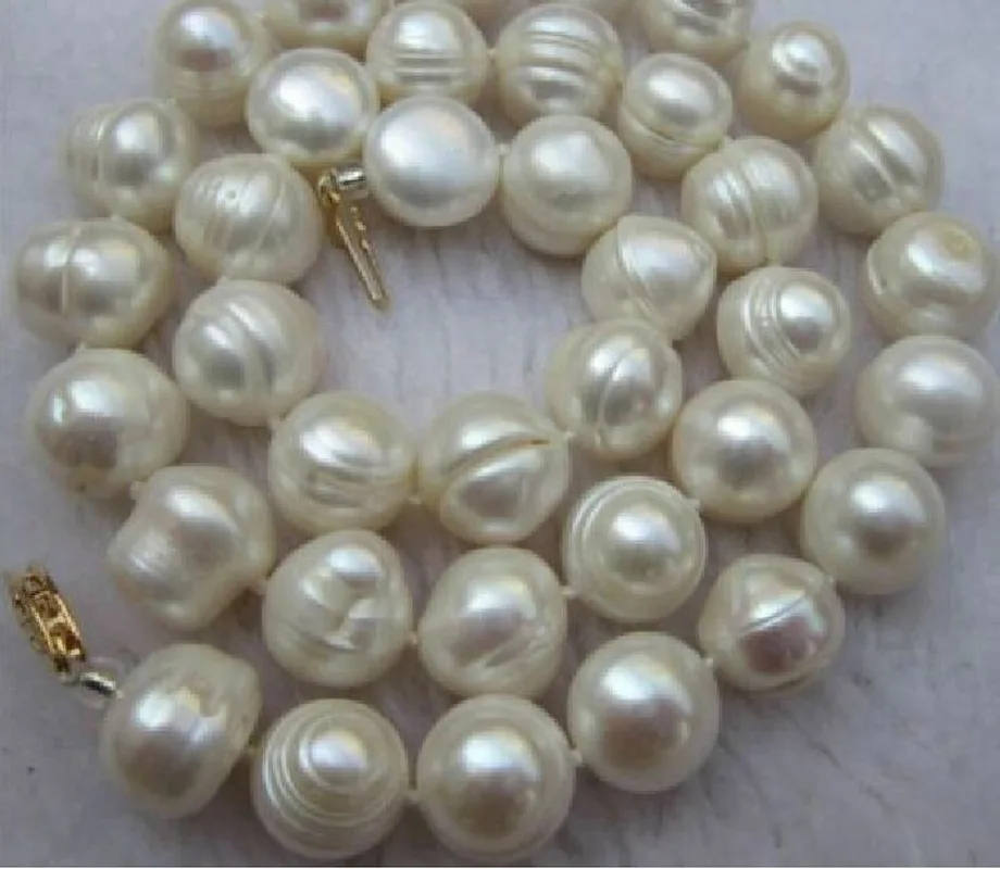 

CHARMING SOUTH SEA BAROQUE 10-11MM 18 INCH WHITE PEARL NECKLACE