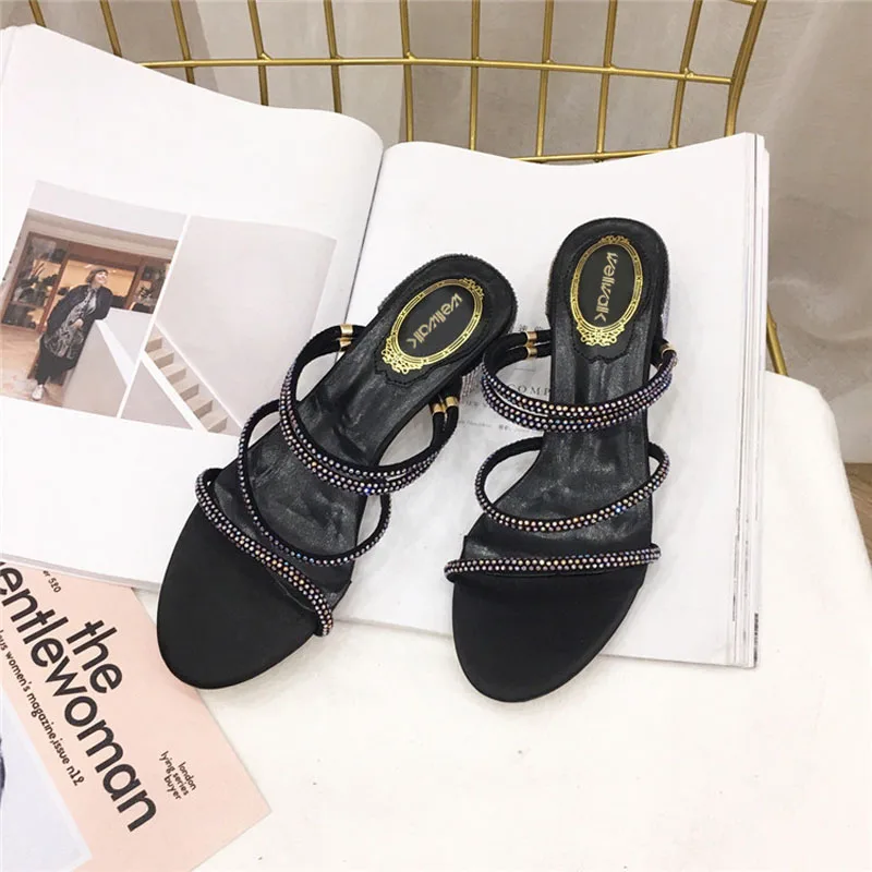 Босоножки на низком массивном каблуке женские шлепанцы слинбэки модельные туфли