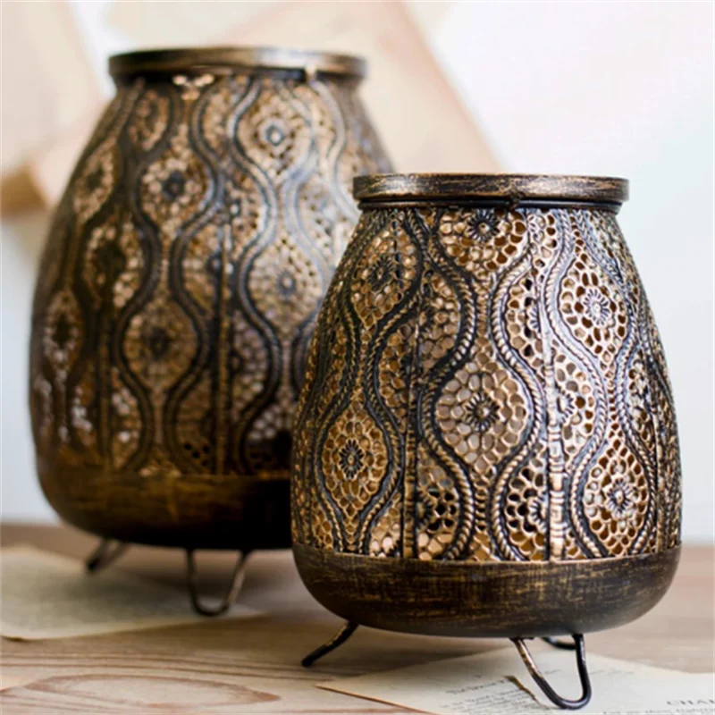 Ретро чёрный золотой полый железный резной подсвечник сделано в старинном стиле