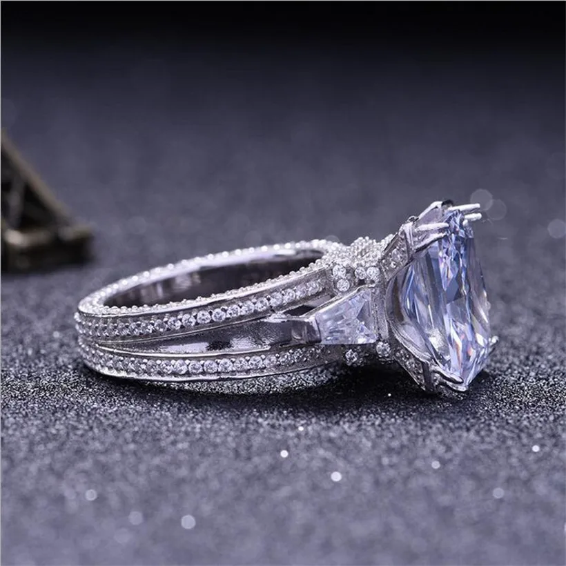 Женское Обручальное кольцо с крупным фианитом 10ct из серебра 408 пробы имитацией