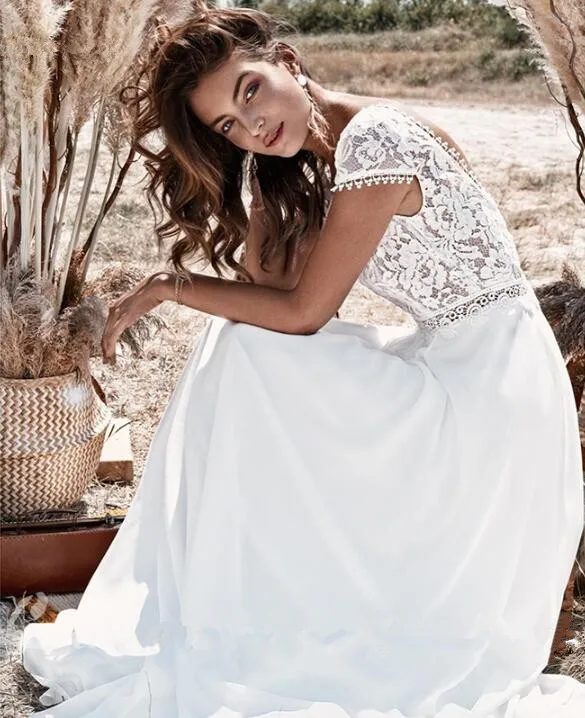 

Lace Bohemian Wedding Dresses 2021 V-Neck Brush Train Backless Chiffon Floor Length A-Line Simple Beach Bridal Gowns