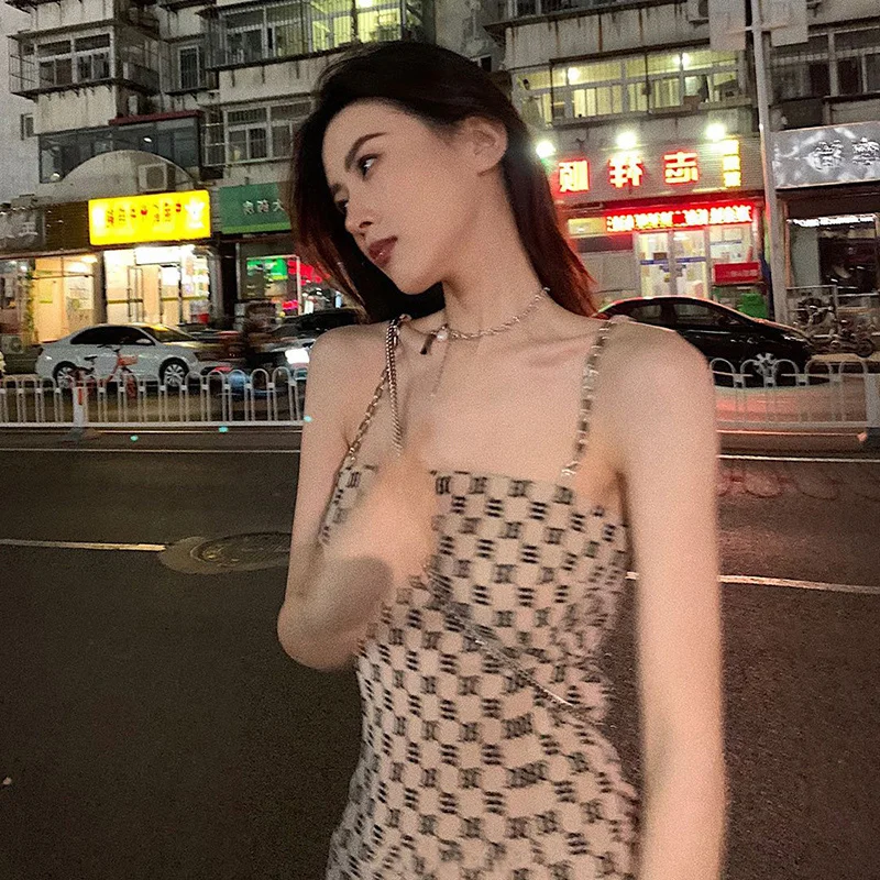 

Plaid Sexy French Style Suspender Dress Design Sense Niche Outdoor Wear Temperament Slim Fit Dress Summer 2021 Hot