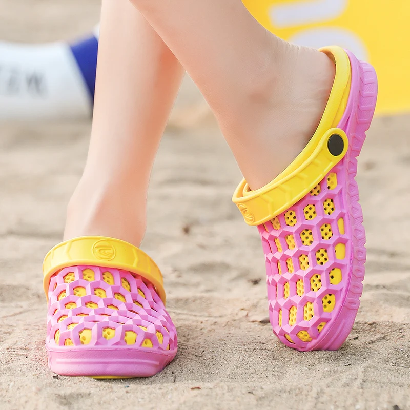Женские садовые шлепанцы прорезиненная обувь плоская подошва пляжные тапочки