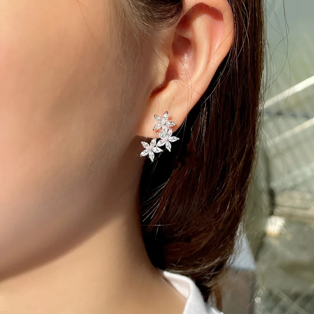 Серьги-гвоздики женские посеребренные с фианитами в Корейском стиле