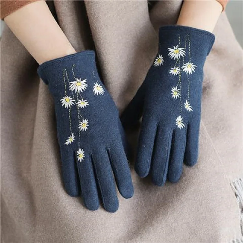 

Luxury Brand Warm Winter Daisy Gloves For Women Touch Screen Gloves Cute Women Winter Plus Velvet Warm Suede Gloves