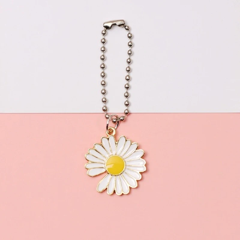 

Cute Girls Tiny Enamel Daisy Keychain Women Metal Rainbow Sunflower Key Chains On Bag Car Trinket Jewelry Party Friends Gifts