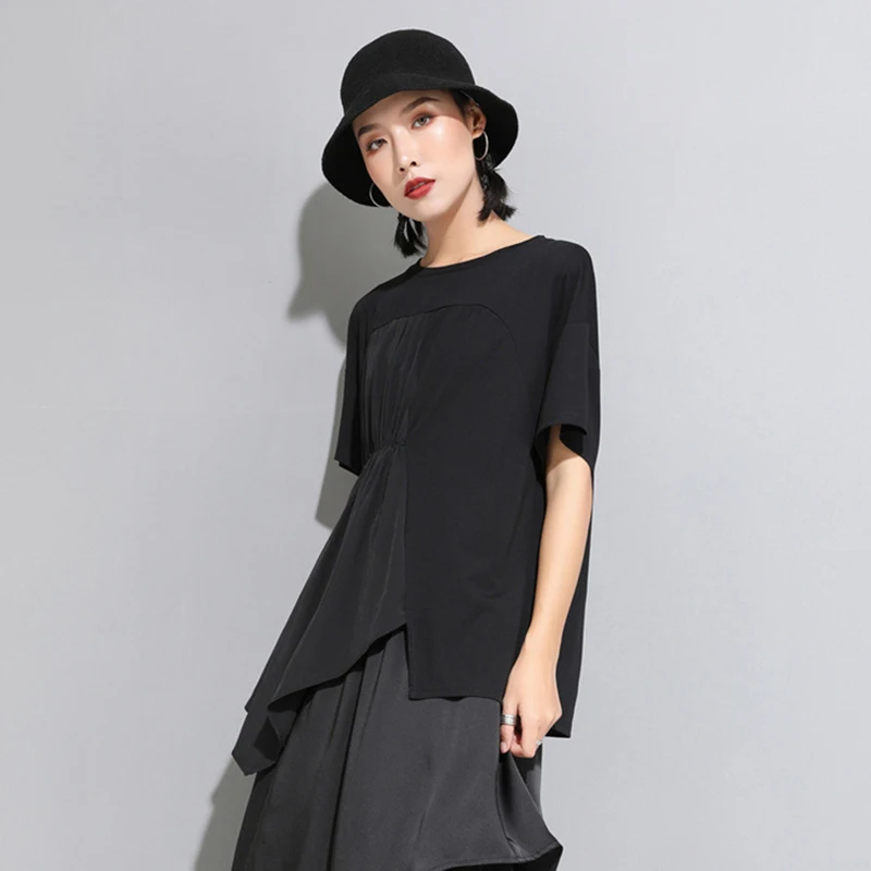 Женская Асимметричная футболка EAM черная плиссированная сложного кроя с круглым