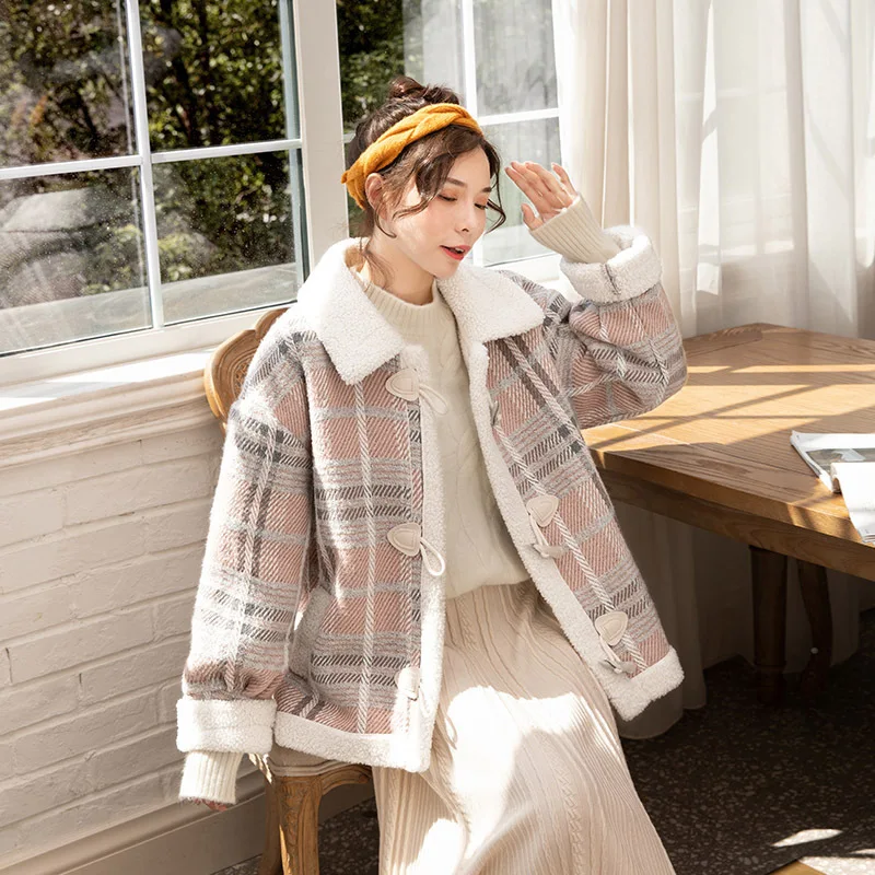 

Женское зимнее плотное пальто из овечьей шерсти, свободная Корейская версия с длинными рукавами, короткая теплая хлопковая куртка, новинка ...