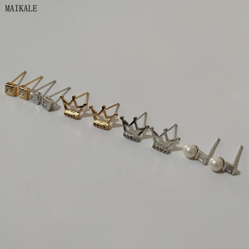 Женские серьги гвоздики с короной MAIKALE корейские маленькие из меди и золота