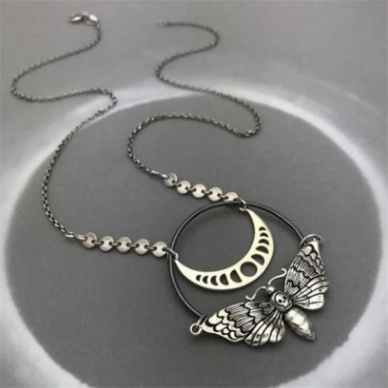 

New Punk Fashion Creative Moon Necklace Gothic Skull Moth Mysterious Trend Pendant Banquet Necklace Jewelry Gift Wholesale